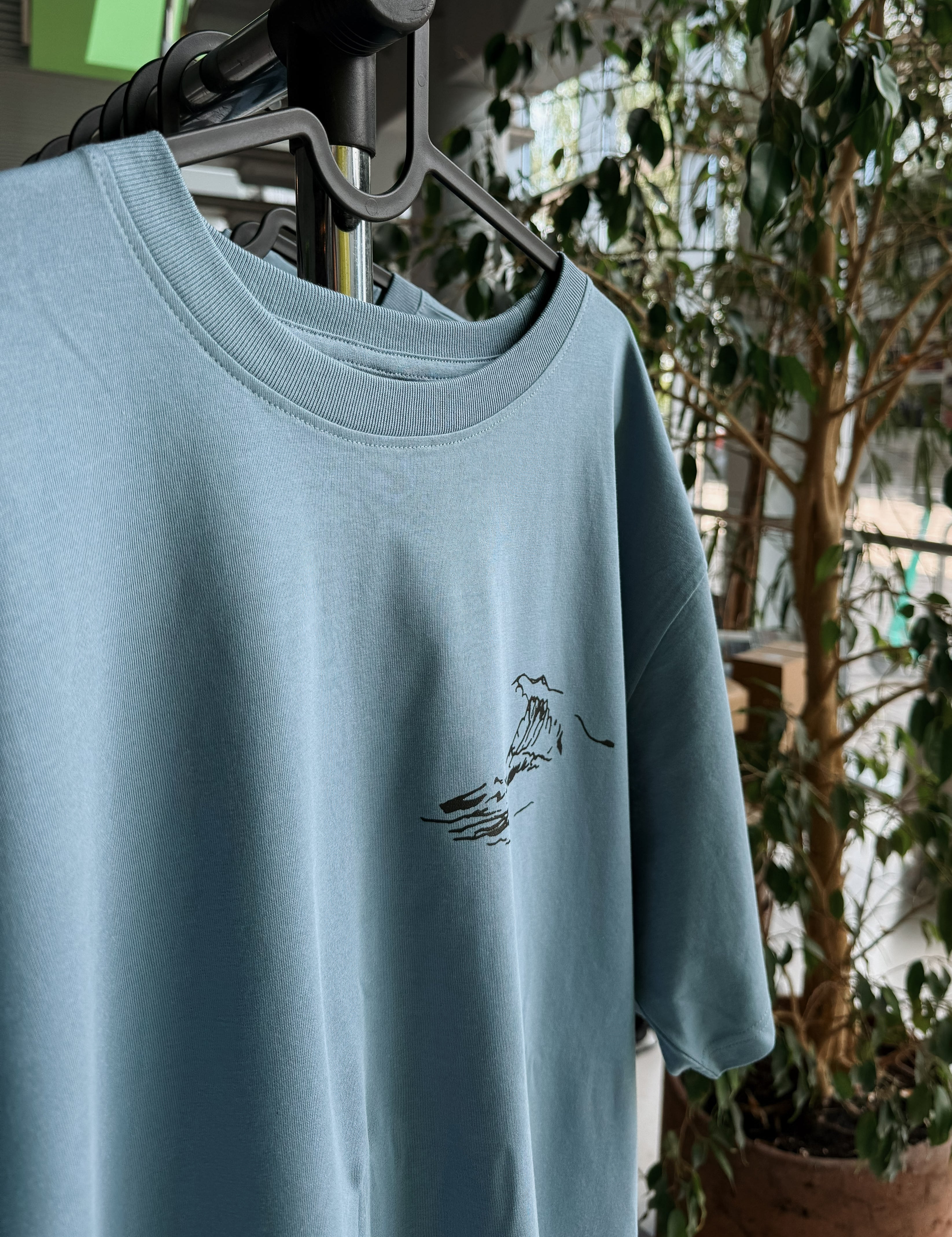 HOOKED ON | t-shirt